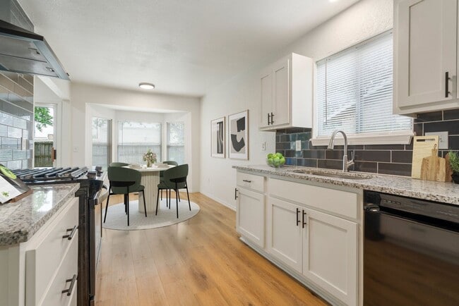 Building Photo - 3 Bed | 2 Bath near Downtown Tulsa!