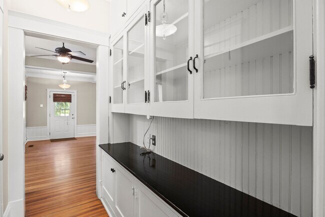 Building Photo - Historic Home in Wake Forest!