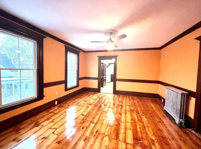 Building Photo - 53 Messer St