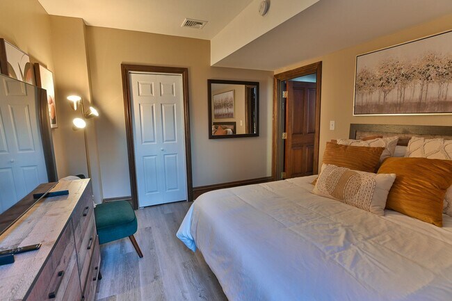 Building Photo - 119 Locust St