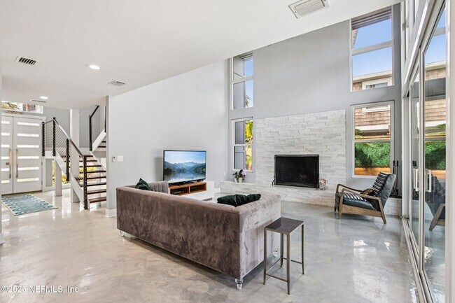 Building Photo - 248 11th St