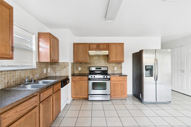Building Photo - 7938 Chatham Springs Ln