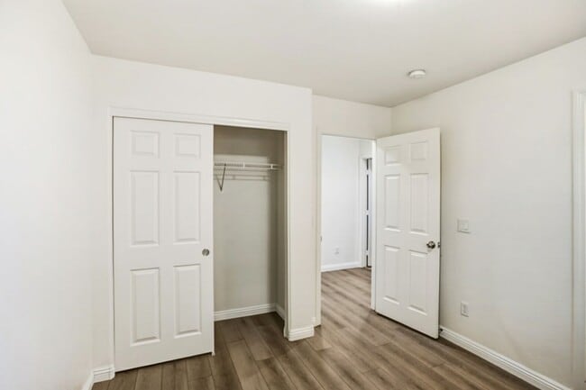 Building Photo - Beautiful 3 Bed Home With 3 Full Baths And Bed and Full Bath On 1st Floor