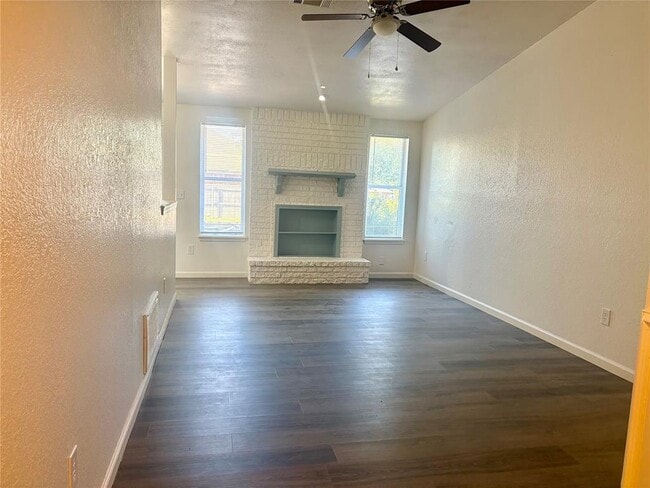 Building Photo - 2049 Sierra St