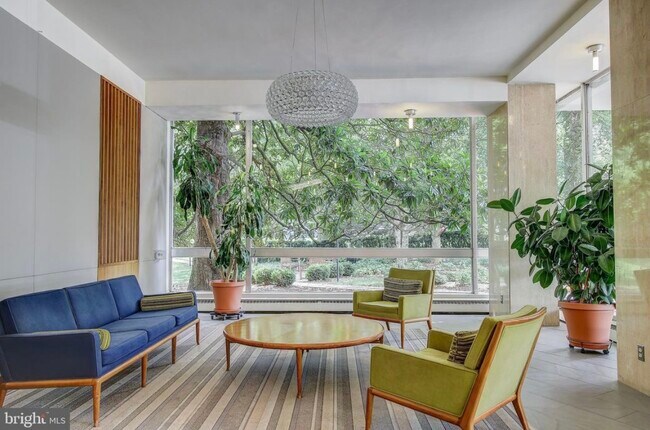 Lobby - 4200 Cathedral Ave NW
