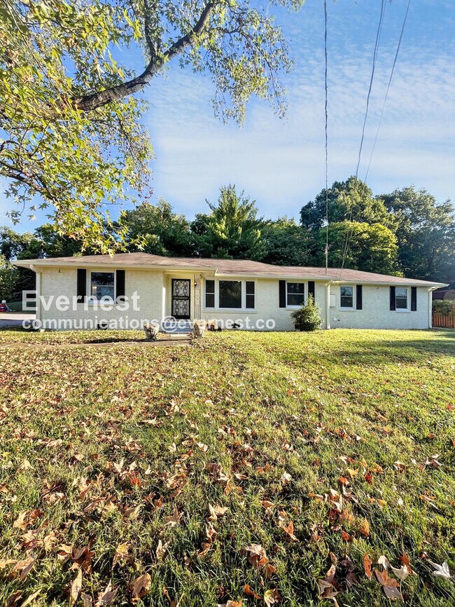Primary Photo - 3 Bed, 2 Bath with Attached Garage / Avail...