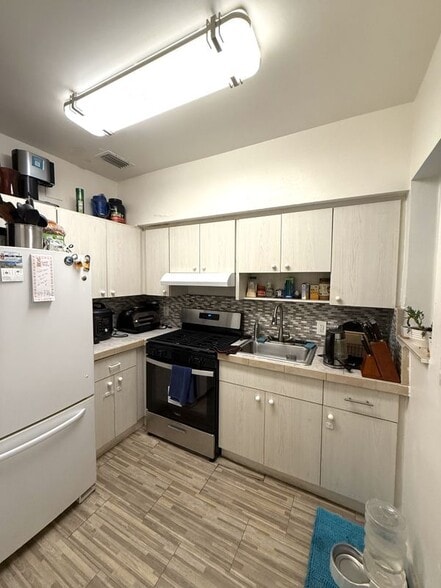 Building Photo - 2920 SW 38th Ct