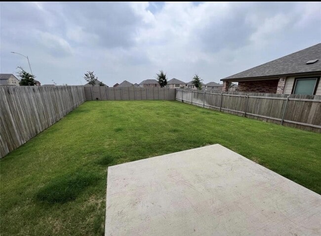 Building Photo - 7311 Gray Catbird Dr