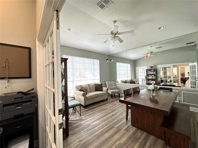 Building Photo - 16724 Rolling Green Dr