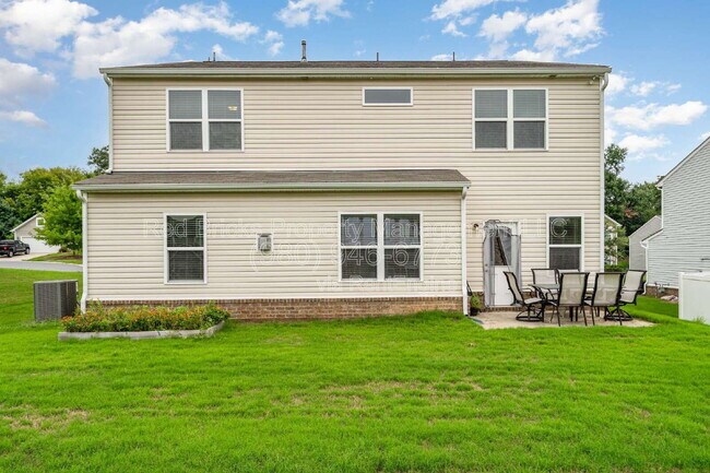 Building Photo - 493 Twelve Oaks Ln