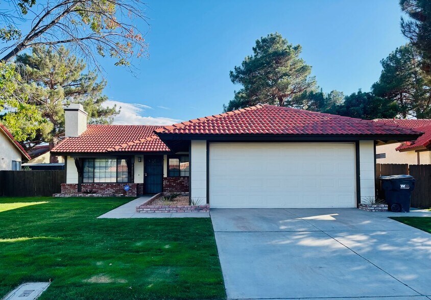 Primary Photo - 2730 E Ave K4