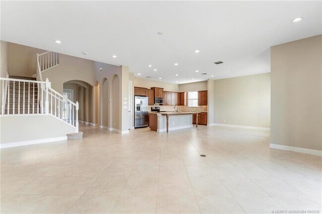 Building Photo - 569 SE Fascino Cir