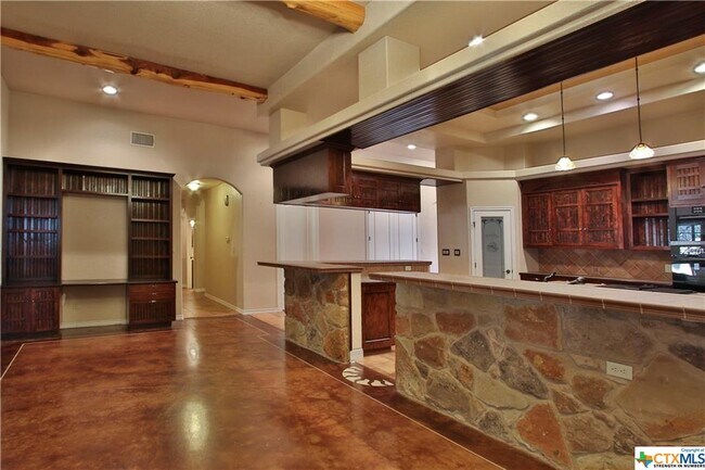 Building Photo - 2623 Kangaroo Ct