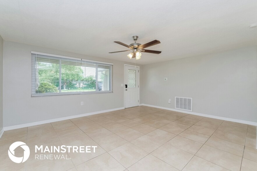 Building Photo - 5700 Thrush Dr
