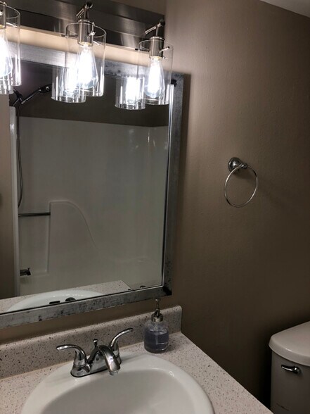 Building Photo - 1076 Ellen Ct