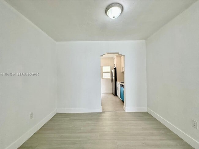 Building Photo - 955 Bay Dr