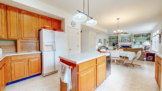 Building Photo - 7053 Sycamore Run Dr