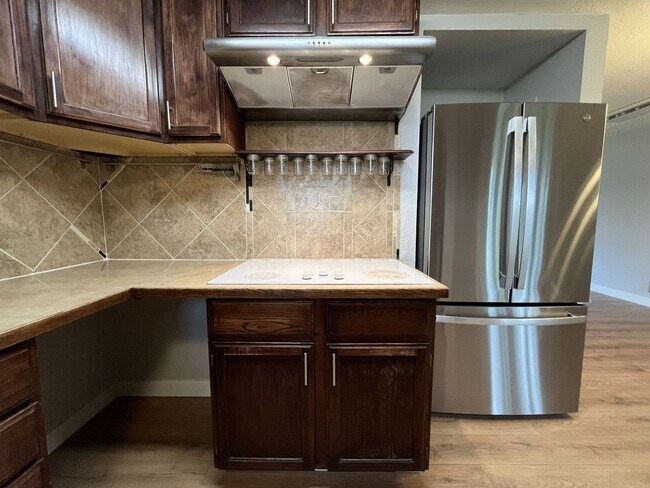 Building Photo - Beautifully Maintained Single-Level 3 Bedroom Home in North Plains Featuring Flexible Living Spac...