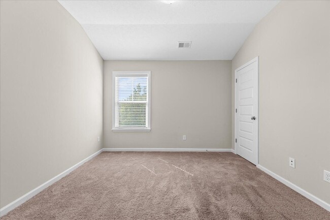 Building Photo - 1071 Linsmore Ave