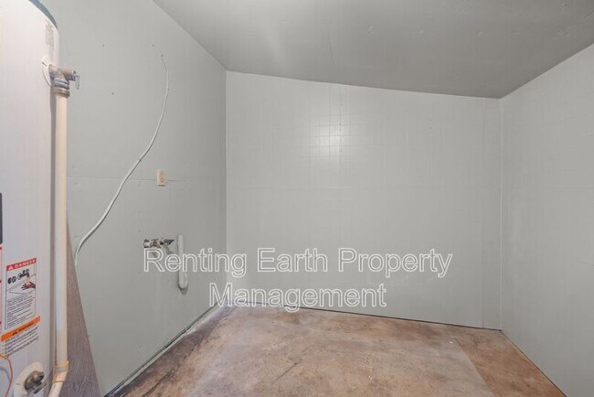Building Photo - 426 Brookview Dr