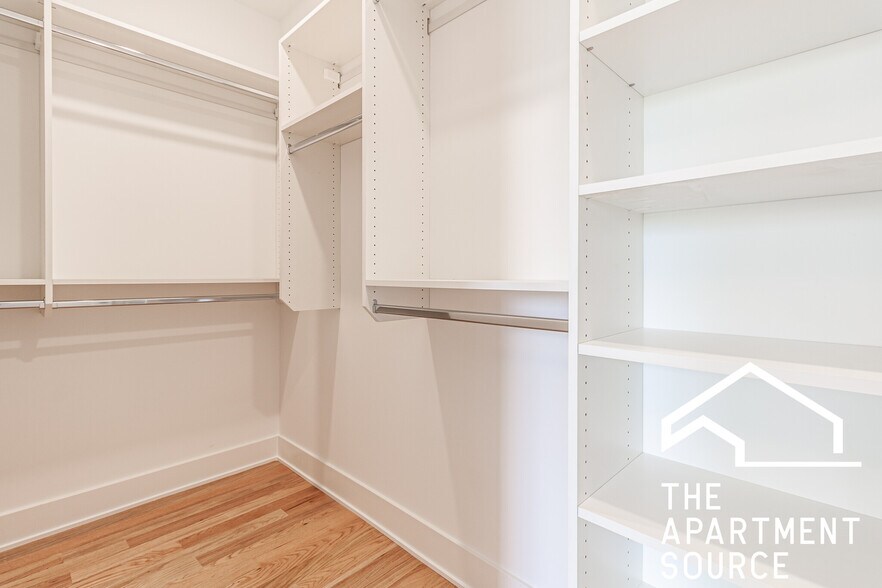 Building Photo - 2457 W Logan Blvd