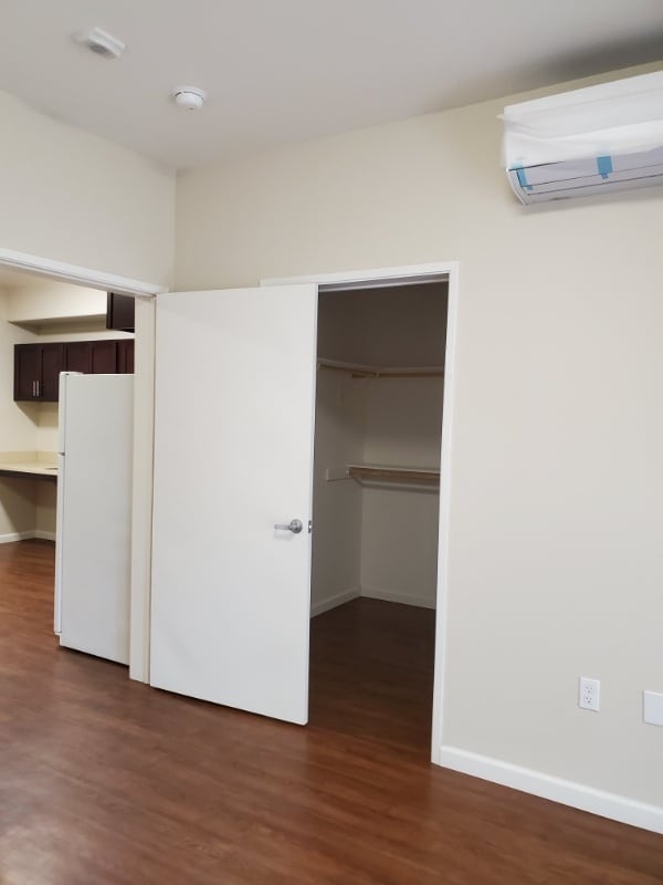 Building Photo - 2209 E 8th St