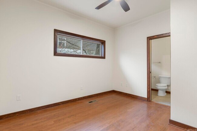 Building Photo - 315 N Summit St