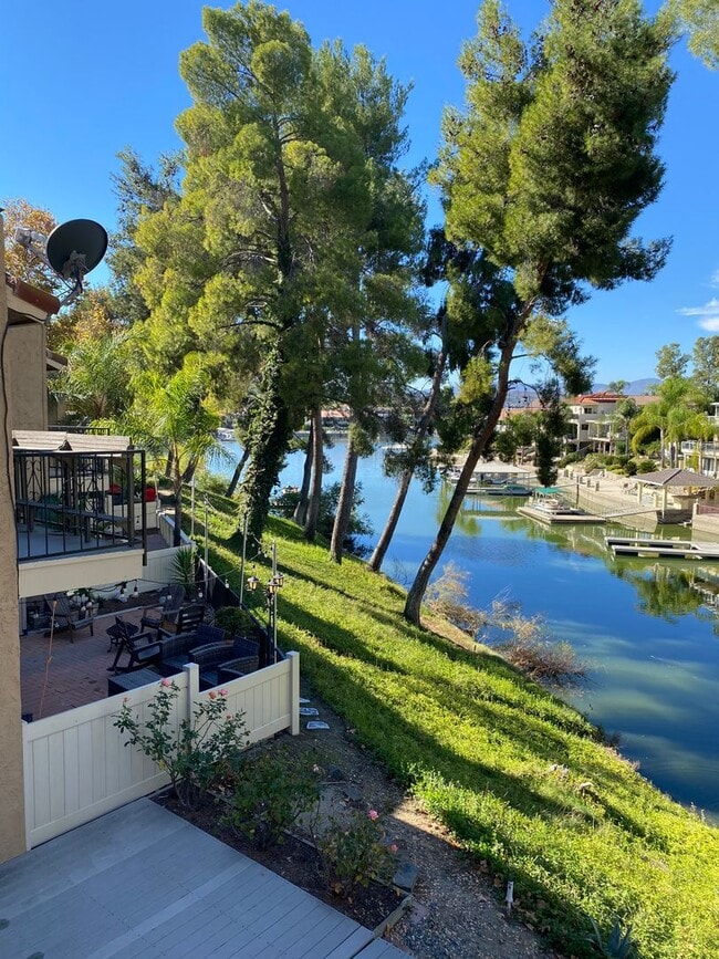 Building Photo - Canyon Lake View Condo Available!