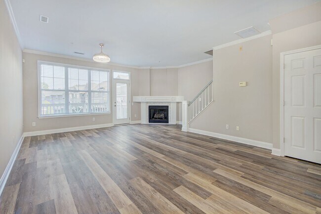 Building Photo - 210 S Cedar St
