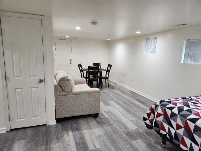 Building Photo - 2701 Woodsdale Ave