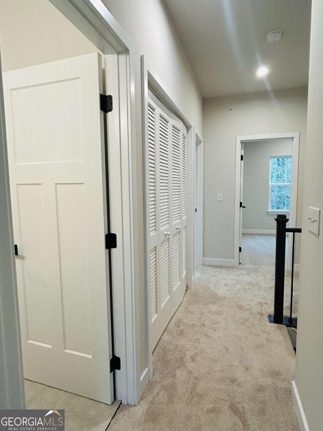 Building Photo - 420 Thatch Ter