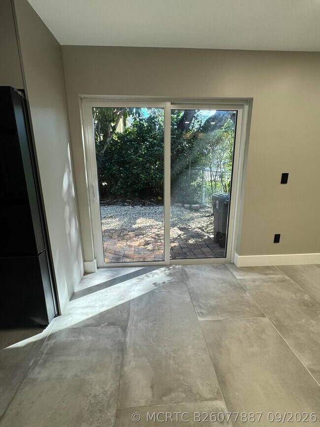 Building Photo - 10366 Buena Ventura Dr
