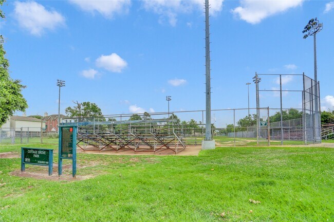 Building Photo - 5905 Petty St