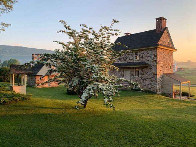 Building Photo - Country Chic in Big Valley