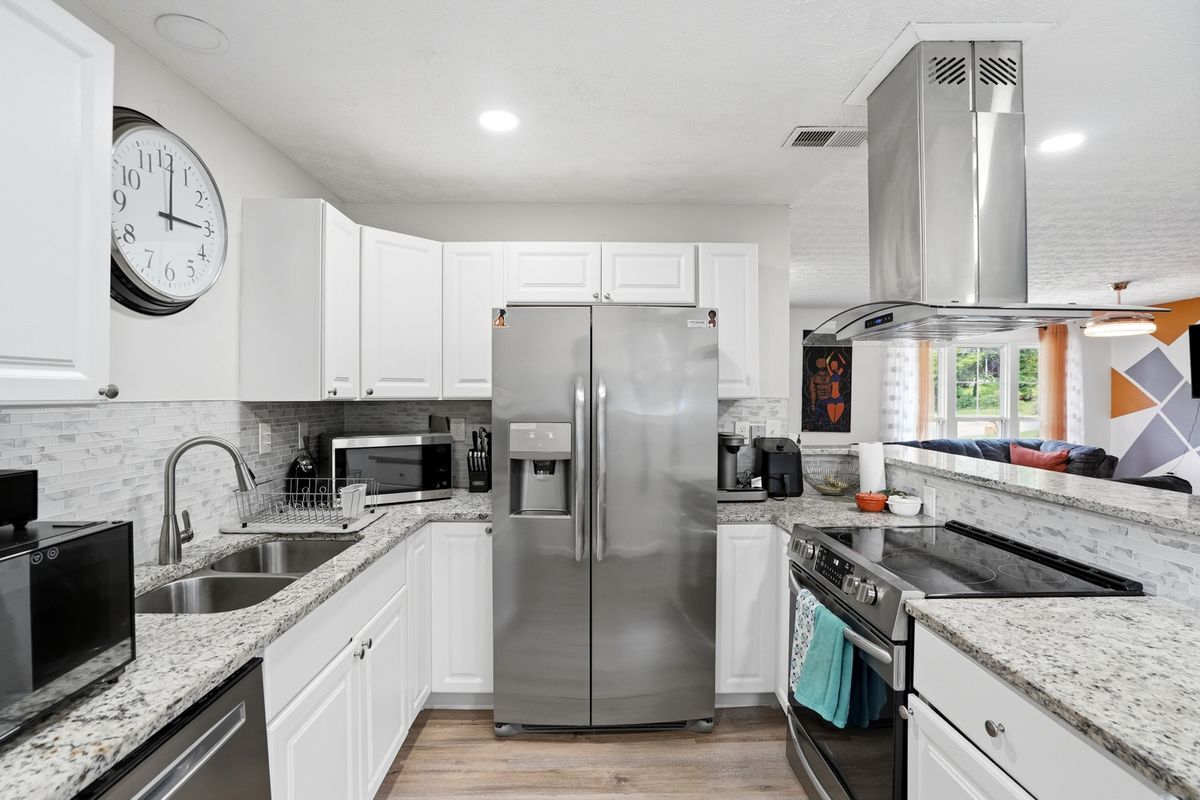 Building Photo - 405 King Arthur Ct