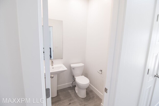 Building Photo - 5 br, 3.5 bath House - 151 W Harvest Villa...