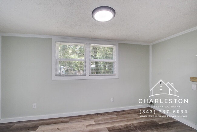 Building Photo - 118 Klein St