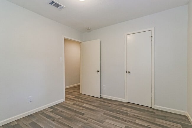 Building Photo - 6710 Wentworth Dr