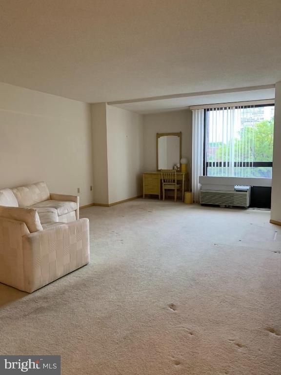 Building Photo - 233 S 6th St