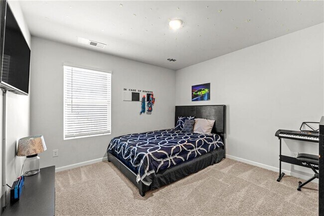Building Photo - 7492 Knoll Hollow Rd