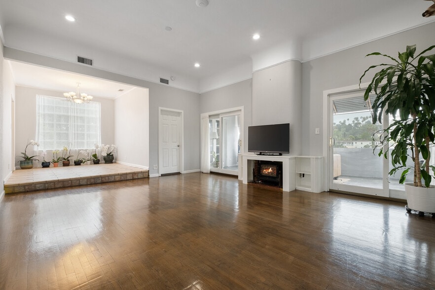 Building Photo - 2065 Ivar Ave