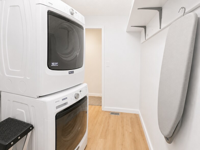 Building Photo - 9766 S Harbour Pointe Dr