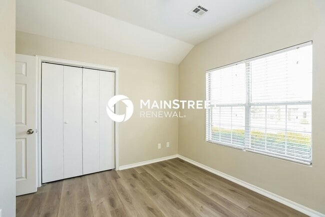 Building Photo - 3 Bedroom Pet-Friendly Home in NORMAN, OK with Main Street Renewal