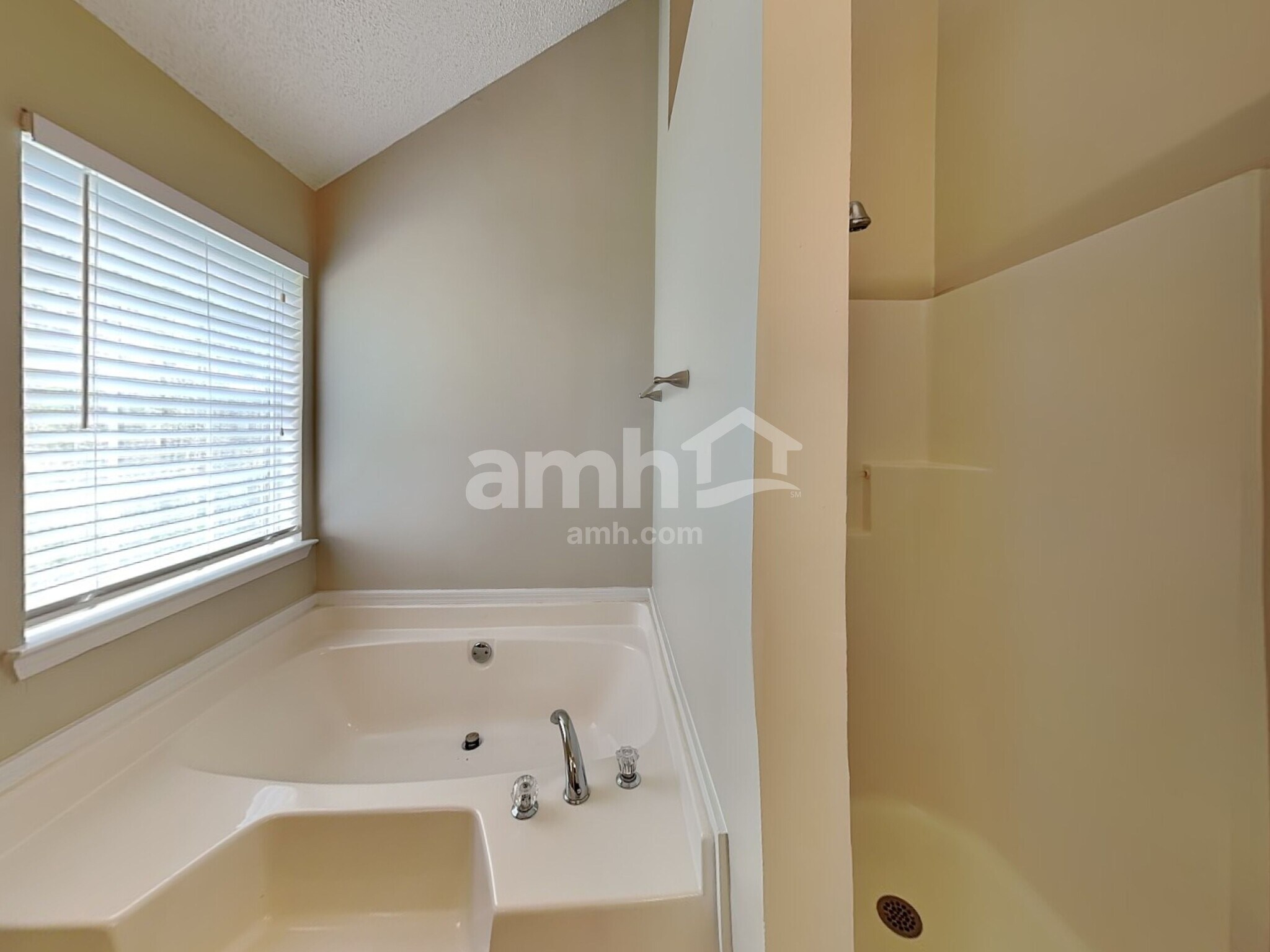 Building Photo - 228 Kings Cove