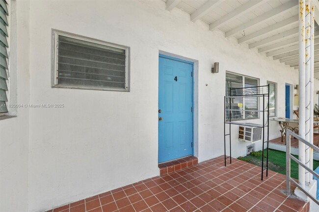 Building Photo - 8135 Crespi Blvd