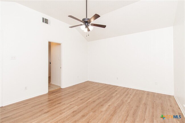 Building Photo - 5009 James Loop