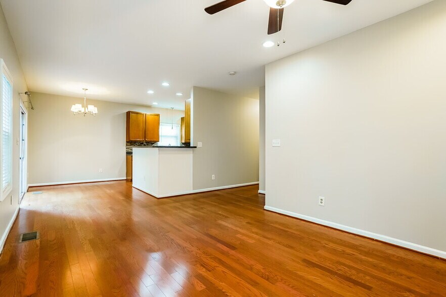 Building Photo - 146 Willowbrook Cir