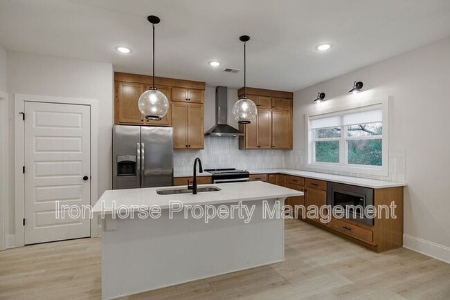 Building Photo - 125 Harper St