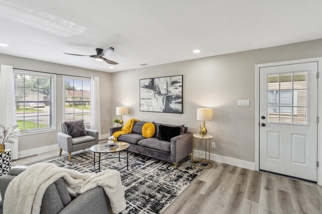 Building Photo - 1000 W Thomas Ave