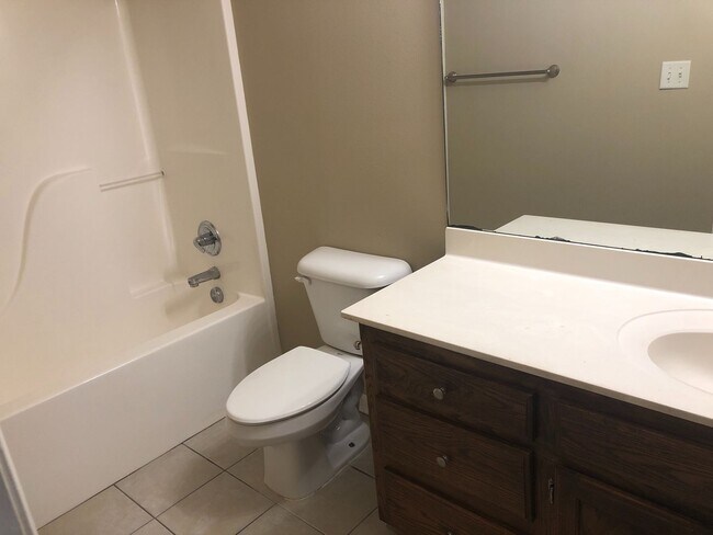 Building Photo - 327 Autumn Dr